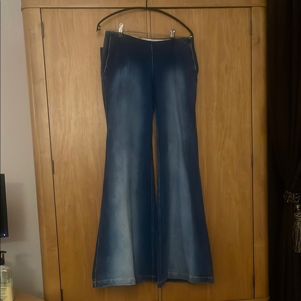 Wide,flare, bell bottom jeans